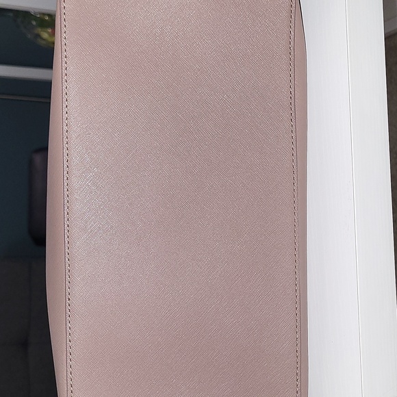 Kate Spade Shoulder Bag. Color Pink.  Great condition - Picture 4 of 5